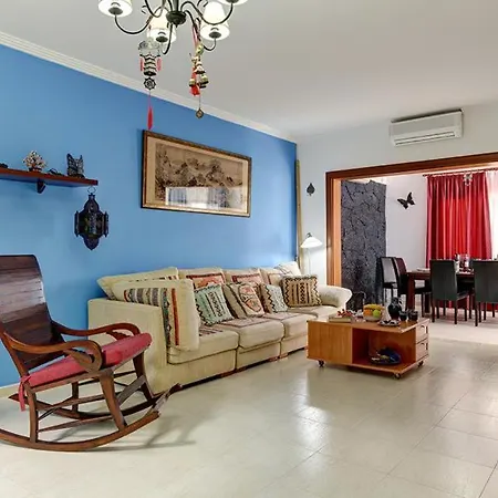 Playa Blanca Sleeps 8 Pool Air Con Wifi Villa