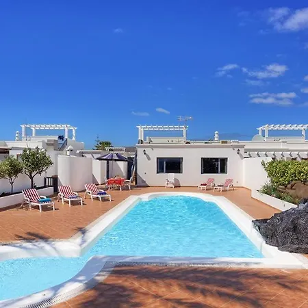 Playa Blanca Sleeps 8 Pool Air Con Wifi