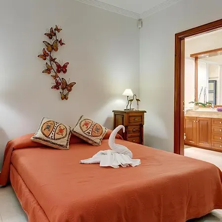 Playa Blanca Sleeps 8 Pool Air Con Wifi Villa Playa Blanca (Lanzarote)