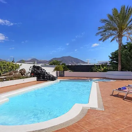 Playa Blanca Sleeps 8 Pool Air Con Wifi Villa *